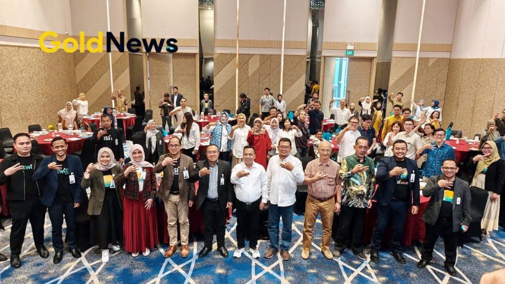 Menteri Haji Erfan Yusuf dan Kyai Muhammad Zakki Sambut Kloter 112 Sampaikan Salam Presiden Prabowo dan Sebut Haji 2026 Sukses Total (2)